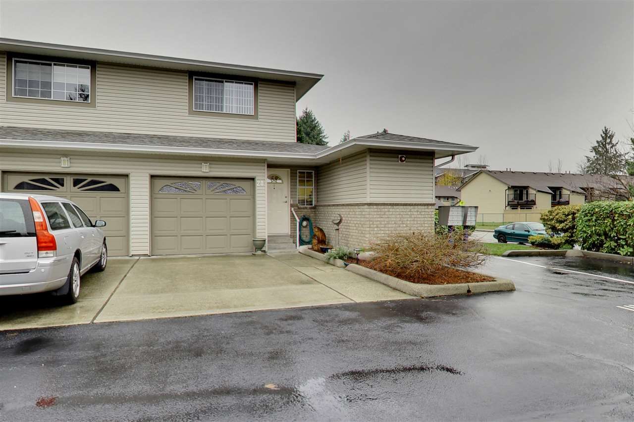 Main Photo: 20 19270 119 Avenue in Pitt Meadows: Central Meadows Townhouse for sale in "MCMYN ESTATES" : MLS®# R2224322