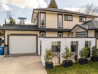 Photo 1: 2538 ADELAIDE Street in Abbotsford: Abbotsford West House for sale : MLS®# R2768607