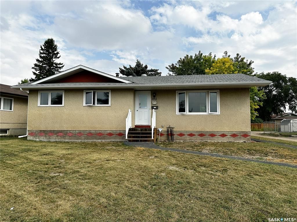 Main Photo: 2112 101st Crescent in North Battleford: Centennial Park Residential for sale : MLS®# SK942241