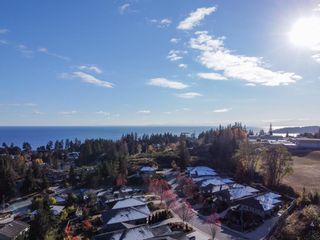 Photo 5: 5623 DUNGENESS Place in Sechelt: Sechelt District House for sale (Sunshine Coast)  : MLS®# R2737579