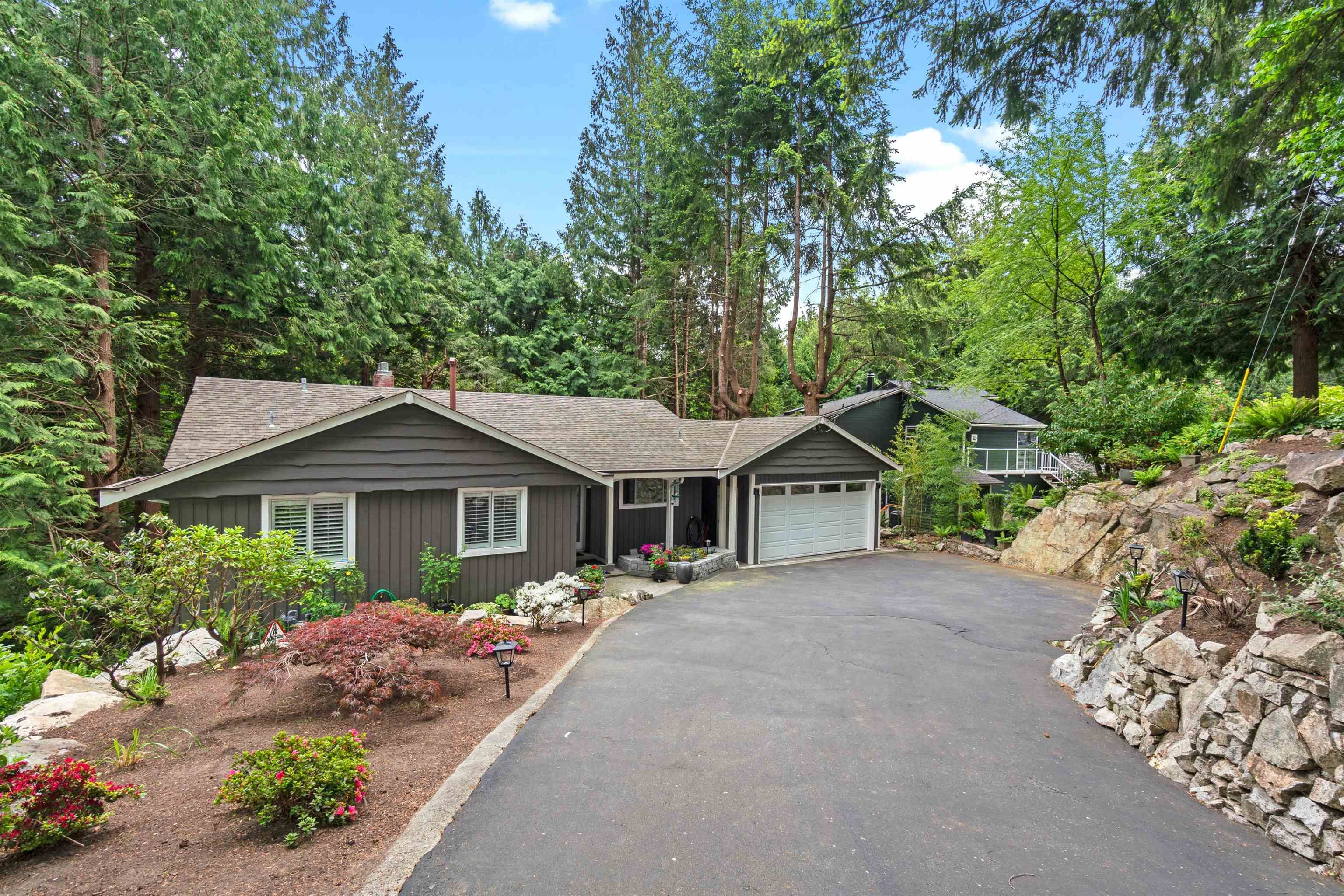 5730  BLUEBELL Drive, West Vancouver