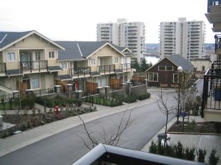 Photo 4: 57 245 FRANCIS Way in New_Westminster: Fraserview NW Townhouse for sale (New Westminster)  : MLS®# V681903