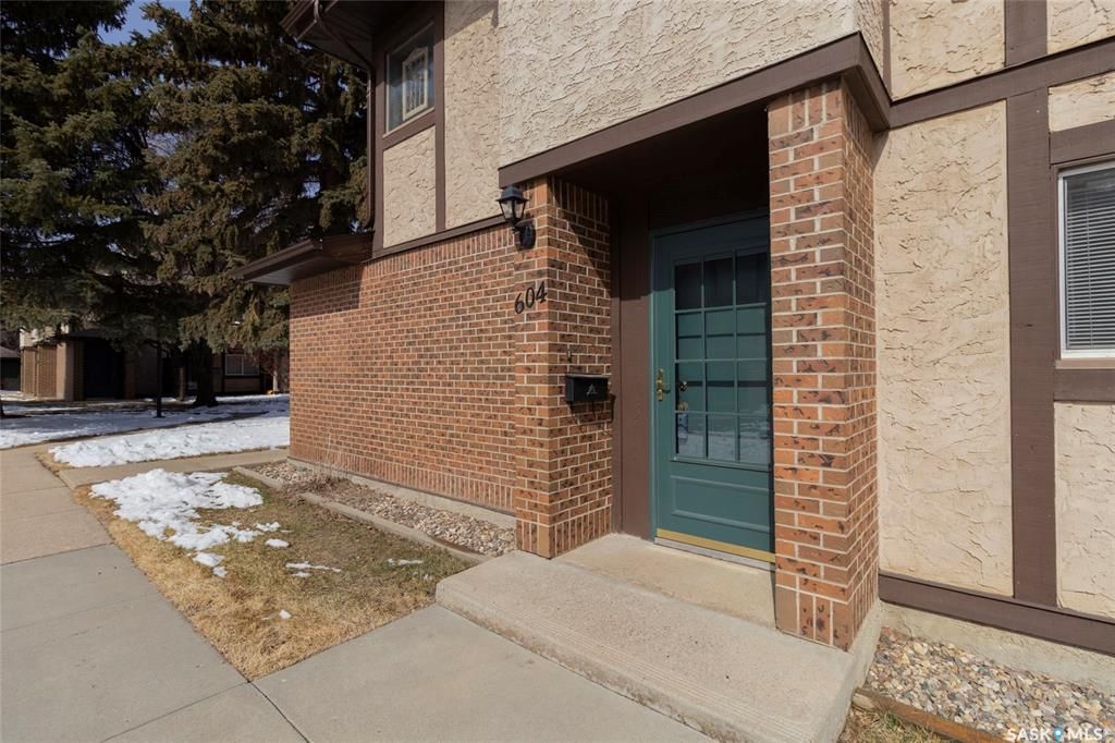 Main Photo: 604 603 Lenore Drive in Saskatoon: Lawson Heights Residential for sale : MLS®# SK926470