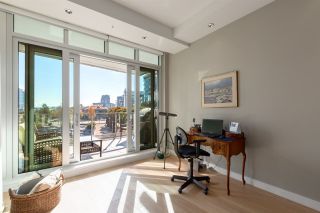 Photo 11: 301 151 ATHLETES Way in Vancouver: False Creek Condo for sale in "Canada House on the Water" (Vancouver West)  : MLS®# R2301154