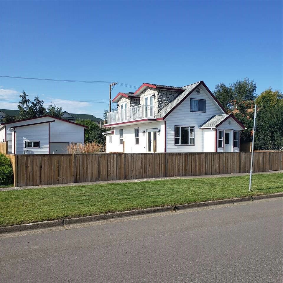 Main Photo: 1675 5TH Avenue in Prince George: Crescents House for sale (PG City Central (Zone 72))  : MLS®# R2397543