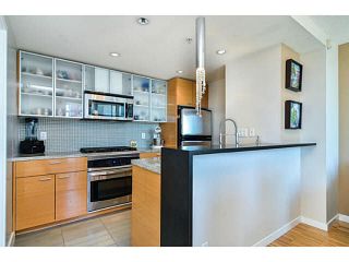 Photo 6: 2005 33 SMITHE Street in Vancouver: Yaletown Condo for sale in "Coopers Lookout" (Vancouver West)  : MLS®# V1075004