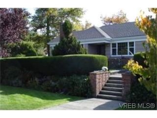 Main Photo:  in VICTORIA: OB Henderson House for sale (Oak Bay)  : MLS®# 447422