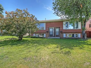 Photo 1: 7814 21A Street SE in Calgary: Ogden House for sale : MLS®# C4123877