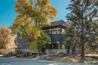 Photo 1: 1719 25 Avenue NW in Calgary: Capitol Hill Semi Detached (Half Duplex) for sale : MLS®# A1258838