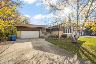Photo 1: 707 Community Row in Winnipeg: Charleswood Residential for sale (1G)  : MLS®# 202328348