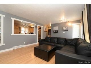 Photo 7: 3307 AVONHURST Drive in Regina: Coronation Park Single Family Dwelling for sale (Regina Area 03)  : MLS®# 528624