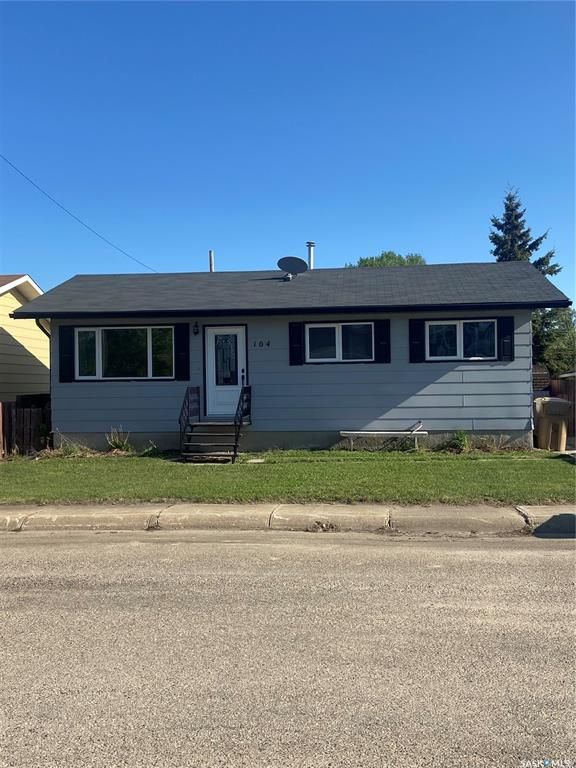 Main Photo: 104 Birch Place in Shellbrook: Residential for sale : MLS®# SK929515