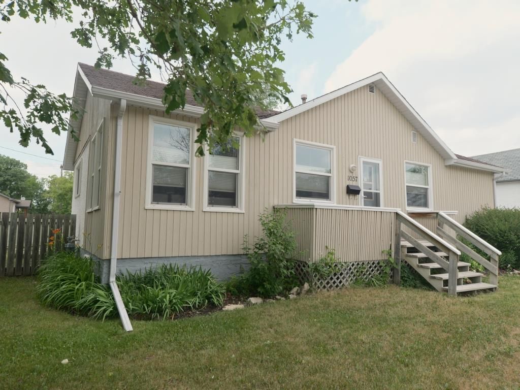 Main Photo: 1057 Boston Avenue in Winnipeg: West Fort Garry Residential for sale (1Jw)  : MLS®# 202318227