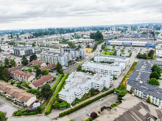 Photo 30: 230 32853 LANDEAU Place in Abbotsford: Central Abbotsford Condo for sale : MLS®# R2705497
