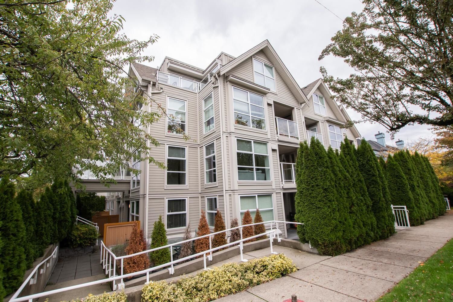 Main Photo: 203 3168 LAUREL STREET in : Fairview VW Condo for sale (Vancouver West)  : MLS®# R2623968