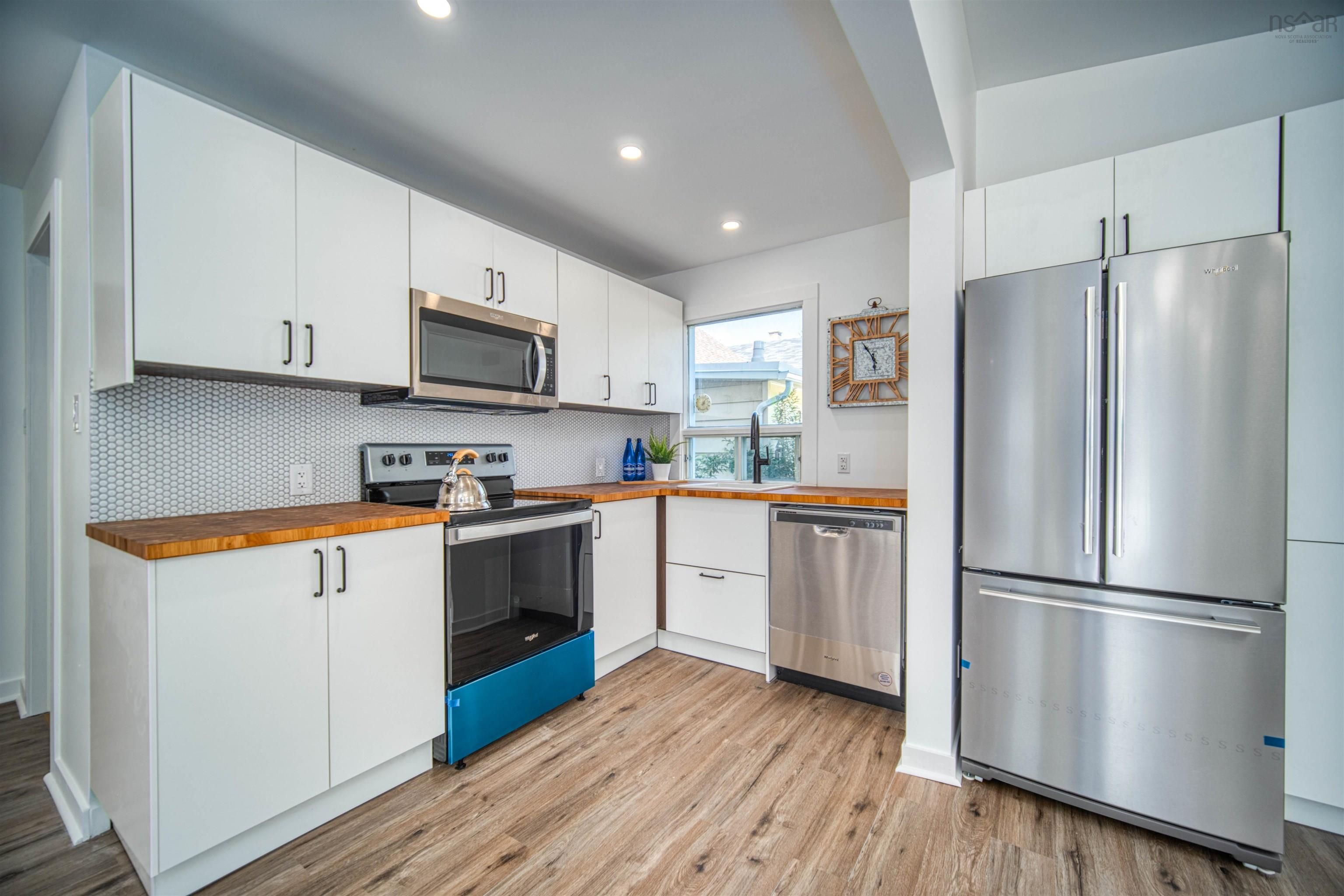 Main Photo: 2909 Connaught Avenue in Halifax: 4-Halifax West Residential for sale (Halifax-Dartmouth)  : MLS®# 202216348