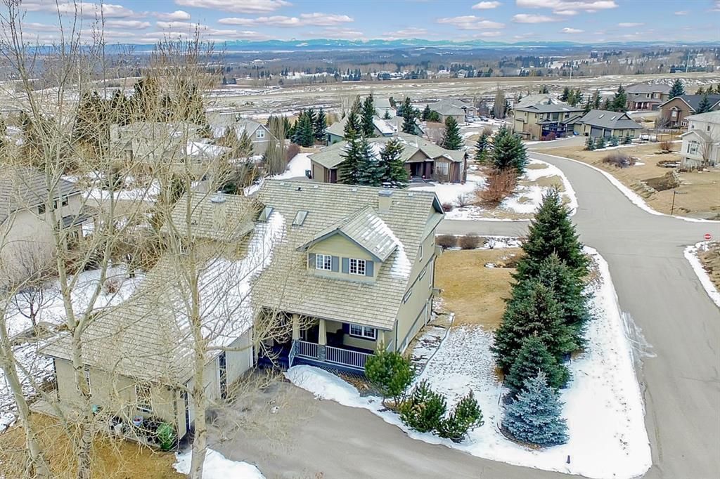 Main Photo: 219 Slopeview Drive SW in Calgary: Springbank Hill Detached for sale : MLS®# A1187658
