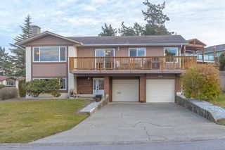 Photo 2: 4348 Ridgewood Cres in Saanich: SW Northridge House for sale (Saanich West)  : MLS®# 895374