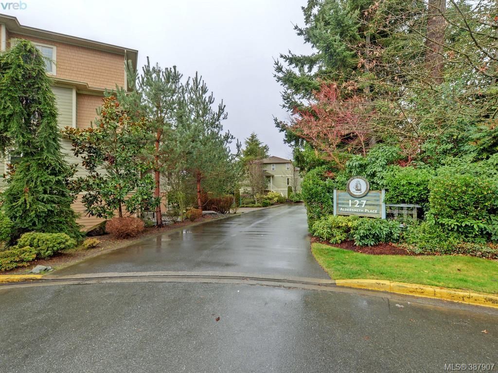 Main Photo: 2 127 Aldersmith Pl in VICTORIA: VR Glentana Row/Townhouse for sale (View Royal)  : MLS®# 779387