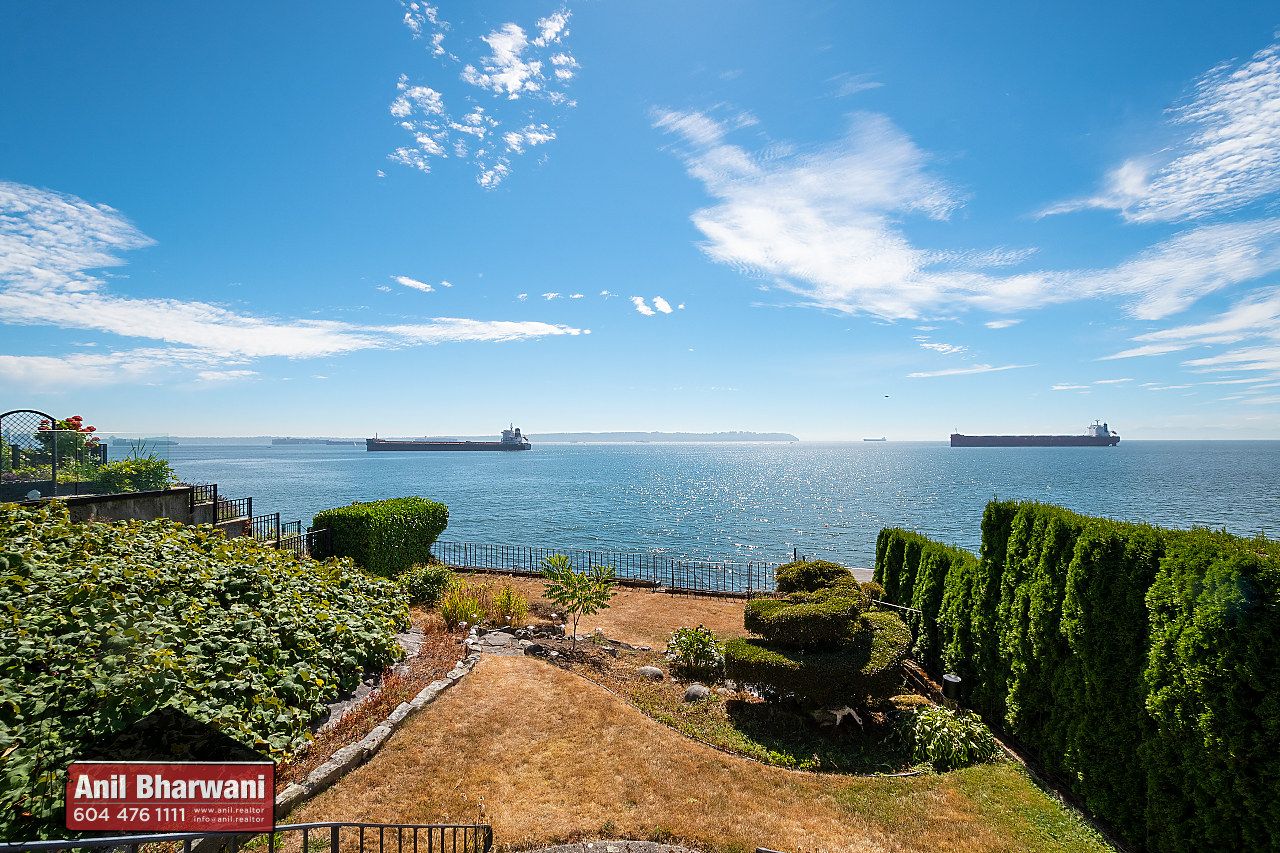 Main Photo: 3866 MARINE Drive in West Vancouver: West Bay House for sale : MLS®# R2720370