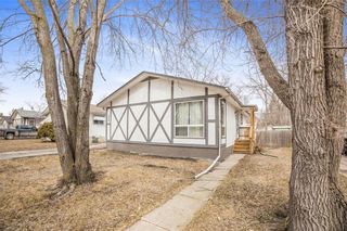 Photo 1: 889 Parkhill Street in Winnipeg: Crestview Residential for sale (5H)  : MLS®# 202311551