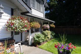 Photo 2: 2975 Humpback Rd in Langford: La Goldstream House for sale : MLS®# 914435
