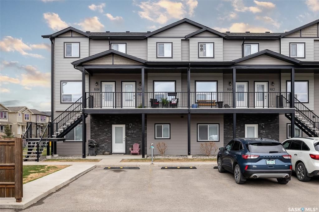 Main Photo: 202 103 Klassen Crescent in Saskatoon: Hampton Village Residential for sale : MLS®# SK929949