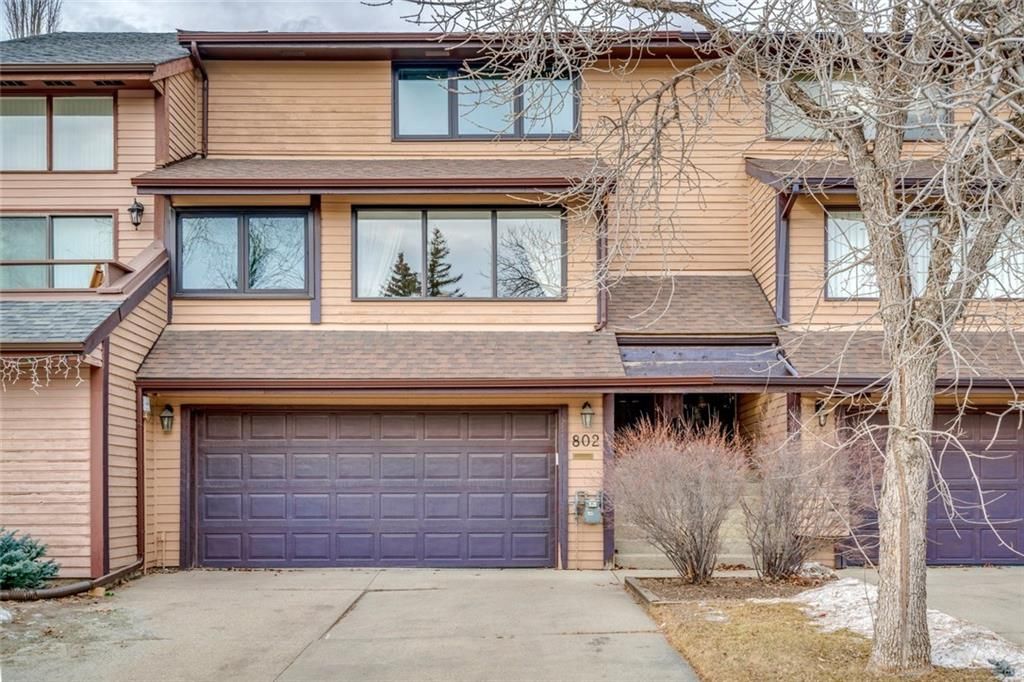 Main Photo: 802 EDGEMONT RD NW in Calgary: Edgemont House for sale : MLS®# C4221760