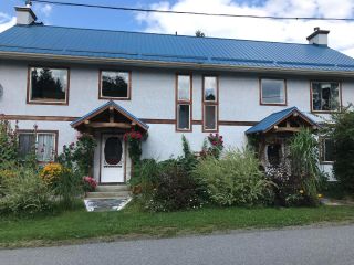 Photo 1: 504 CENTRE STREET in Kaslo: House for sale : MLS®# 2469125