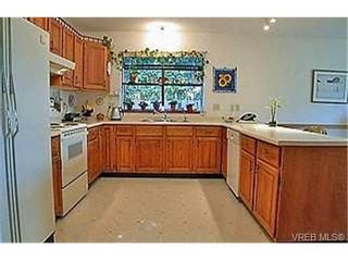Photo 4: 753 Mapleton Pl in VICTORIA: SW Royal Oak House for sale (Saanich West)  : MLS®# 346393
