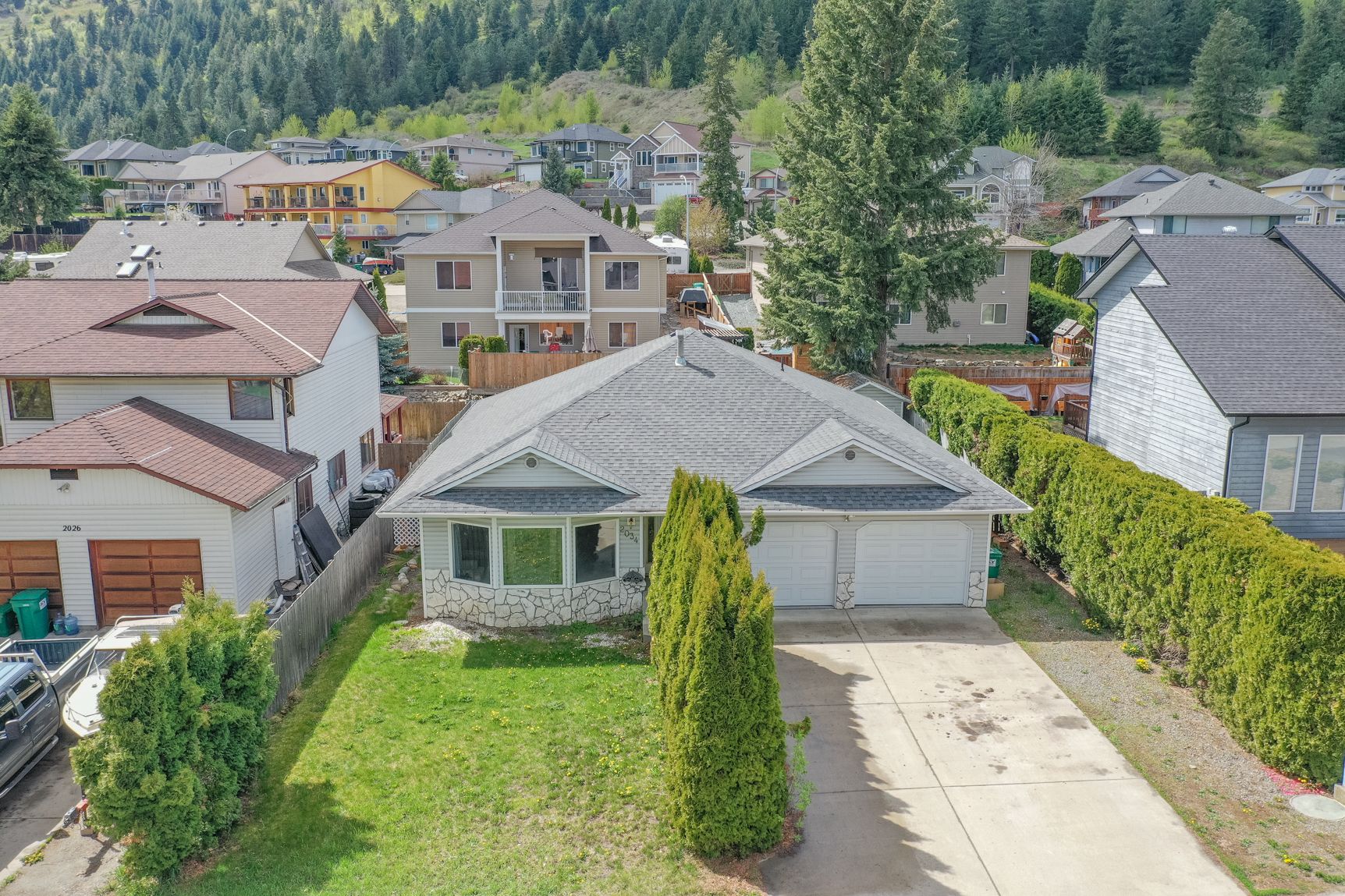 Main Photo: 2034 Saddleview Avenue in Lumby: House for sale : MLS®# 10230997