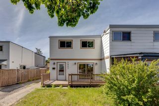 Photo 1: 3907 29 Avenue SE in Calgary: Dover Row/Townhouse for sale : MLS®# A1229357