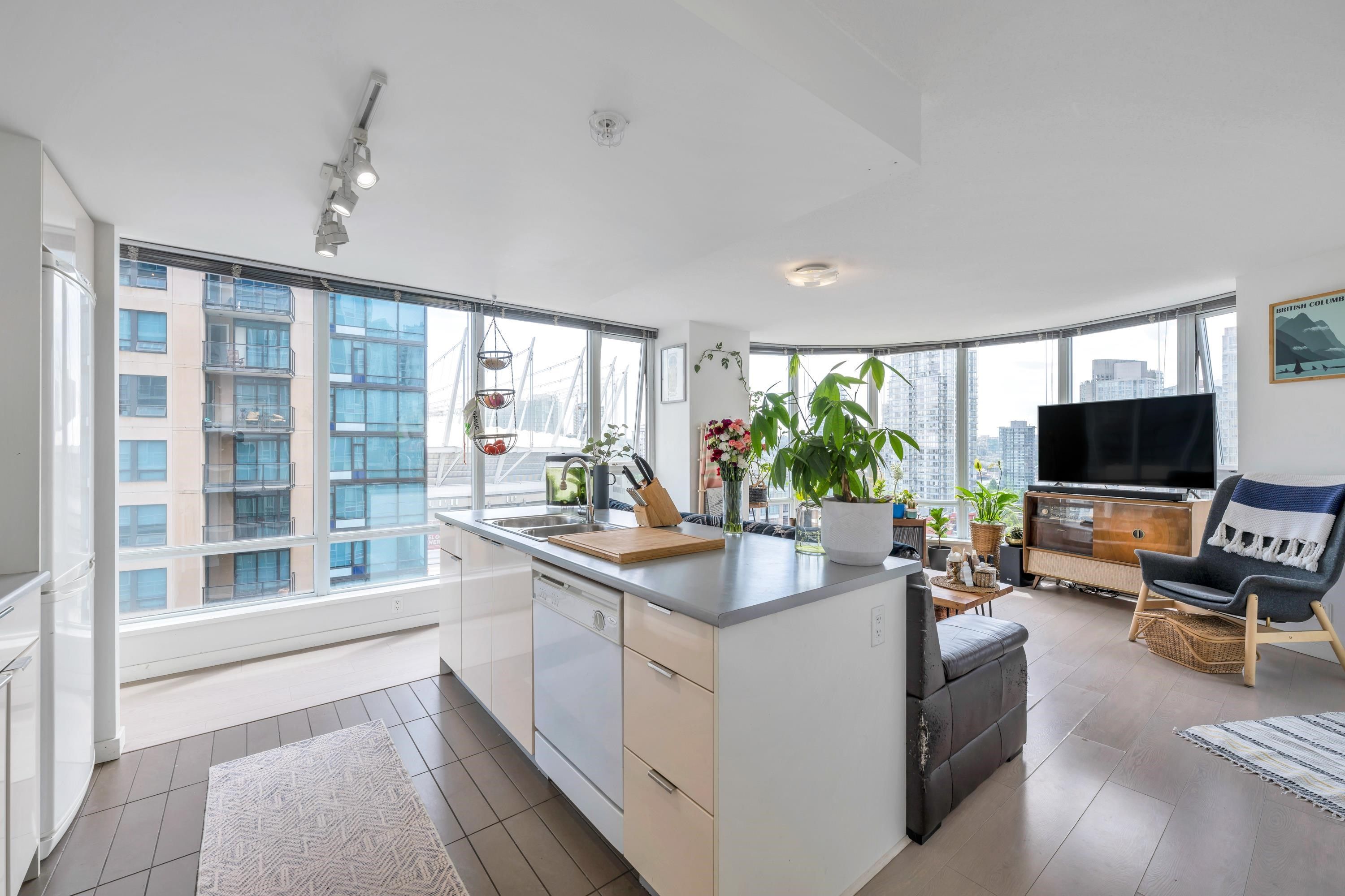 Main Photo: 1507 233 ROBSON Street in Vancouver: Downtown VW Condo for sale (Vancouver West)  : MLS®# R2795839