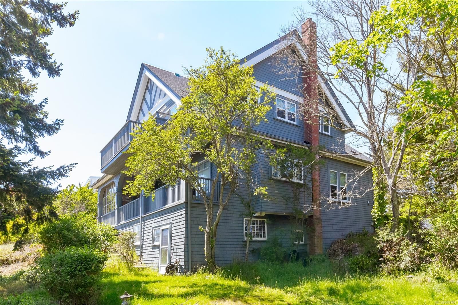 Main Photo: 1630 Rockland Ave in Victoria: Vi Rockland Single Family Residence for sale : MLS®# 963761