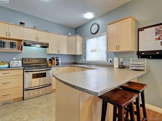 Photo 9: 106 Thetis Vale Cres in VICTORIA: VR Six Mile House for sale (View Royal)  : MLS®# 773116