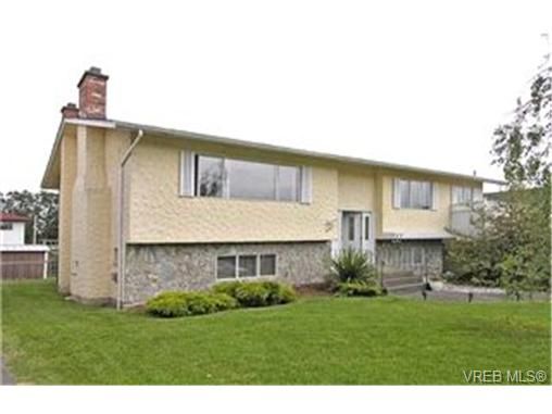 Main Photo:  in VICTORIA: SE Cedar Hill House for sale (Saanich East)  : MLS®# 398561