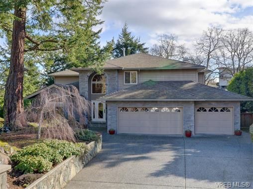 Main Photo: 917 Maltwood Terr in VICTORIA: SE Broadmead House for sale (Saanich East)  : MLS®# 751326