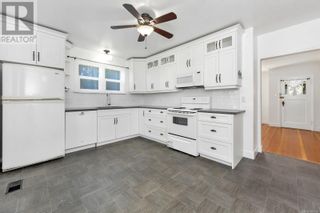 Photo 9: 3841 Rowland Ave in Saanich: House for sale : MLS®# 960656