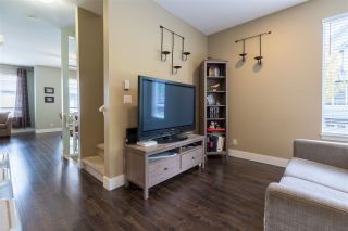 Photo 10: 43 16789 60 Avenue in Surrey: Cloverdale BC Townhouse for sale in "LAREDO" (Cloverdale)  : MLS®# R2411112