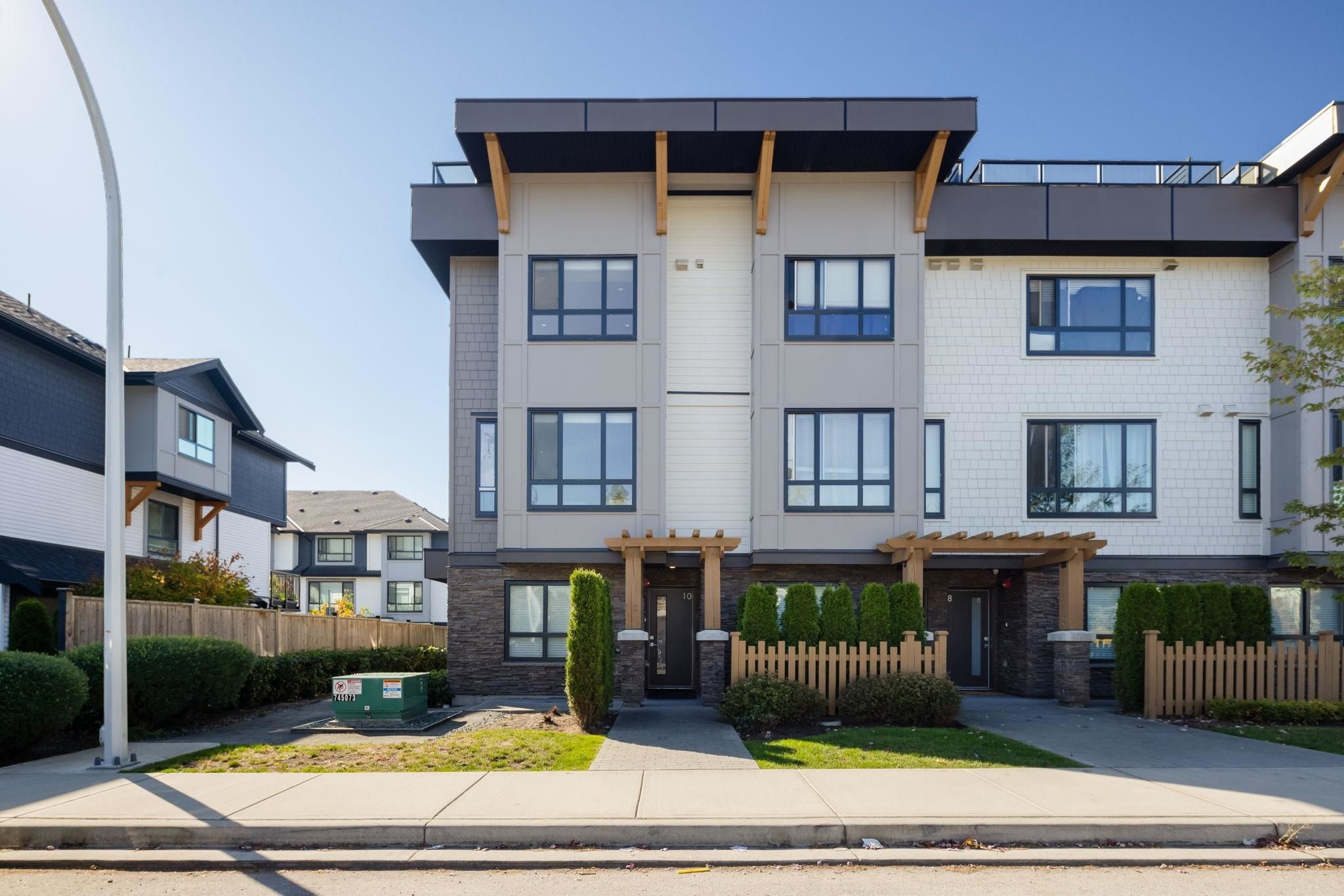 Main Photo: 10 19670 55A Avenue in Langley: Langley City Townhouse for sale in "ELEVATE" : MLS®# R2816621