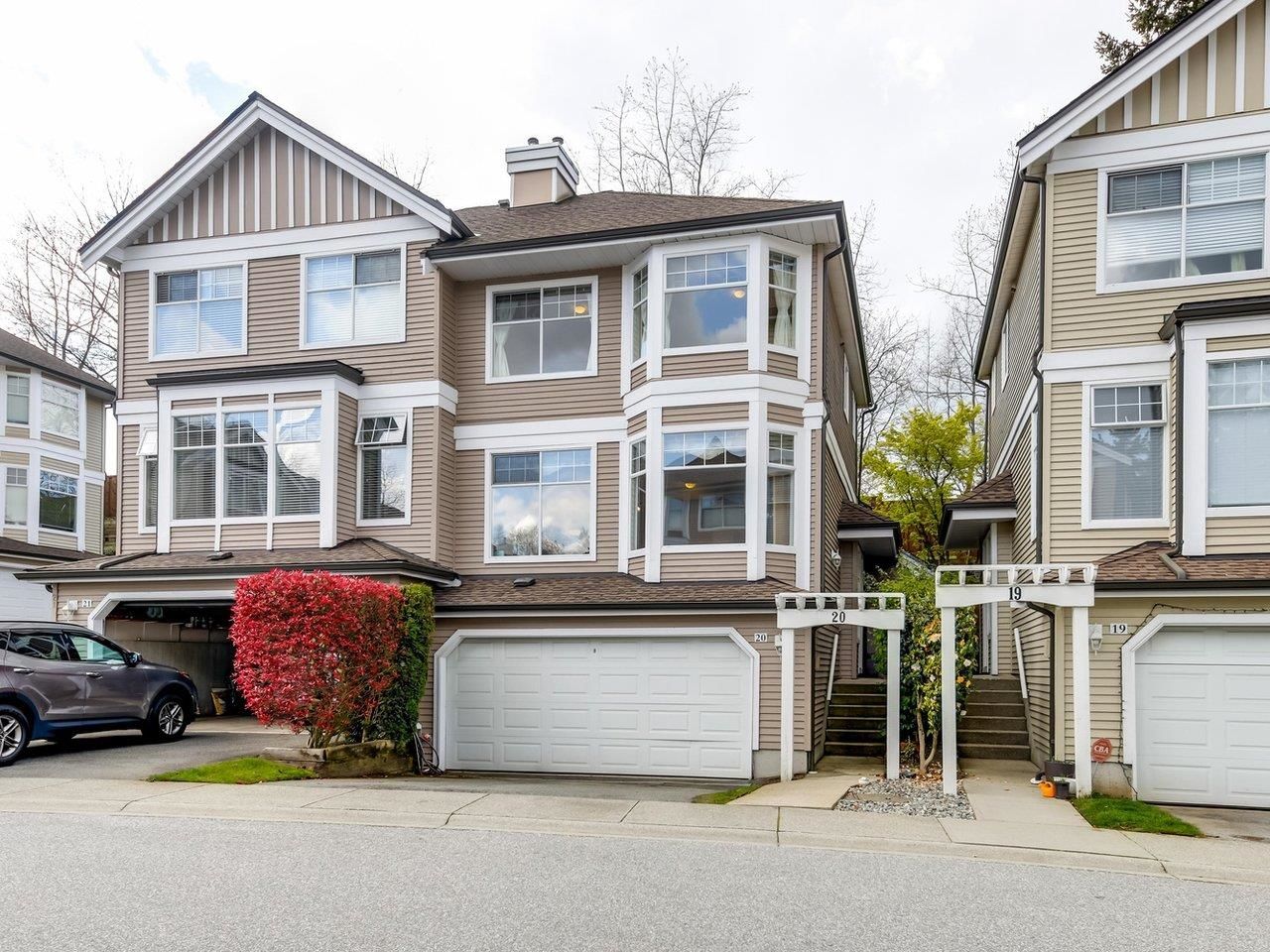 Main Photo: 20 5950 OAKDALE Road in Burnaby: Oaklands Townhouse for sale in "HEATHER CREST" (Burnaby South)  : MLS®# R2692009
