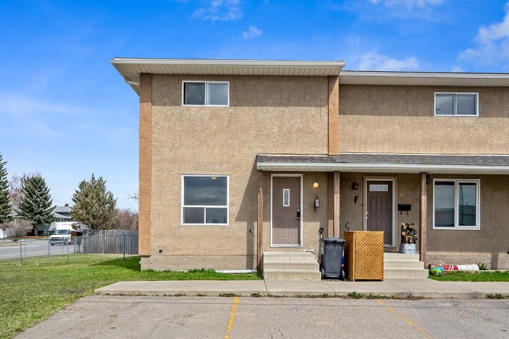 Main Photo: 1 1002 11 Avenue SE: High River Row/Townhouse for sale : MLS®# A1210814