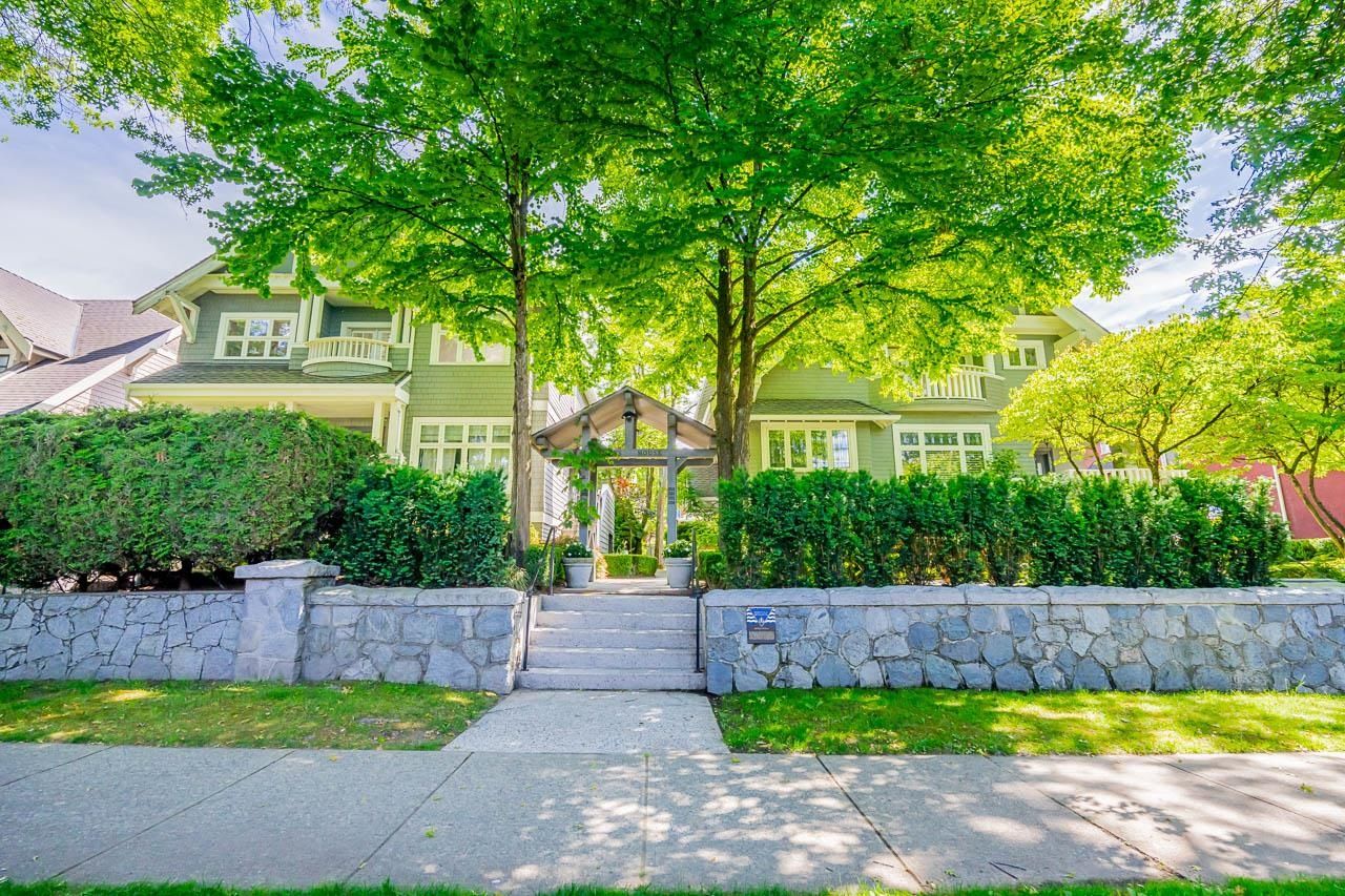 Main Photo: 324 W 15TH Avenue in Vancouver: Mount Pleasant VW Townhouse for sale in "THE MAYORS HOUSE" (Vancouver West)  : MLS®# R2793225