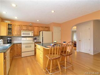 Photo 3: 251 Heddle Ave in VICTORIA: VR View Royal House for sale (View Royal)  : MLS®# 717412