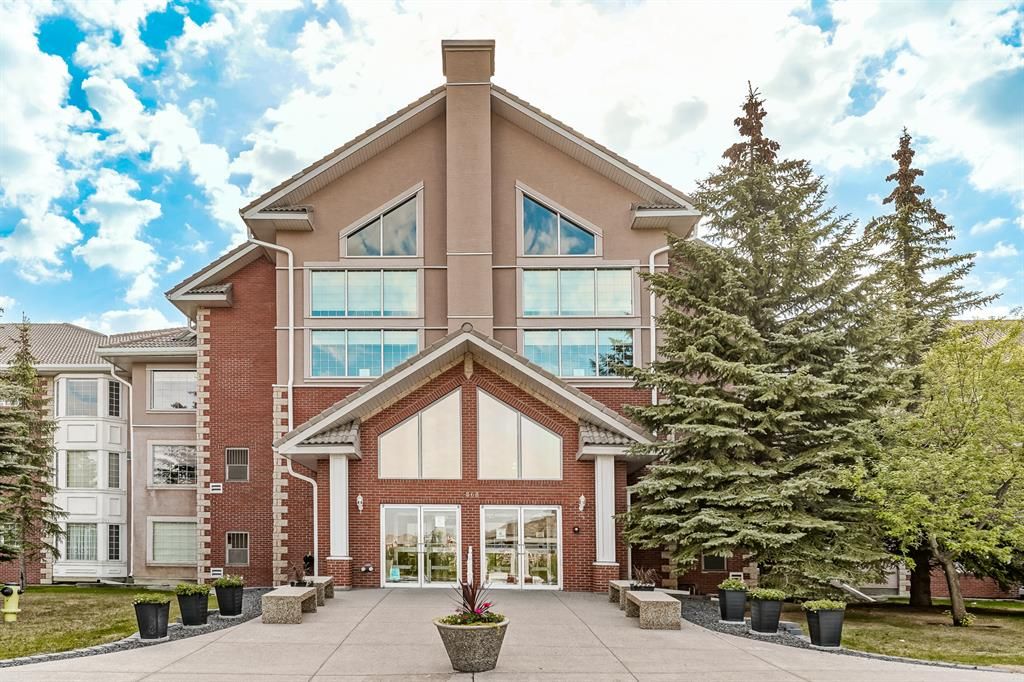 Main Photo: 121 6868 Sierra Morena Boulevard SW in Calgary: Signal Hill Apartment for sale : MLS®# A2069542