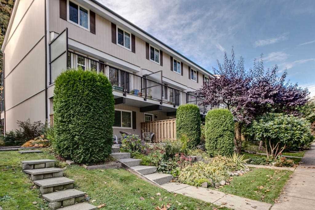 Main Photo: 9 10000 VALLEY Drive in Squamish: Valleycliffe Townhouse for sale in "Valley View Place" : MLS®# R2132656