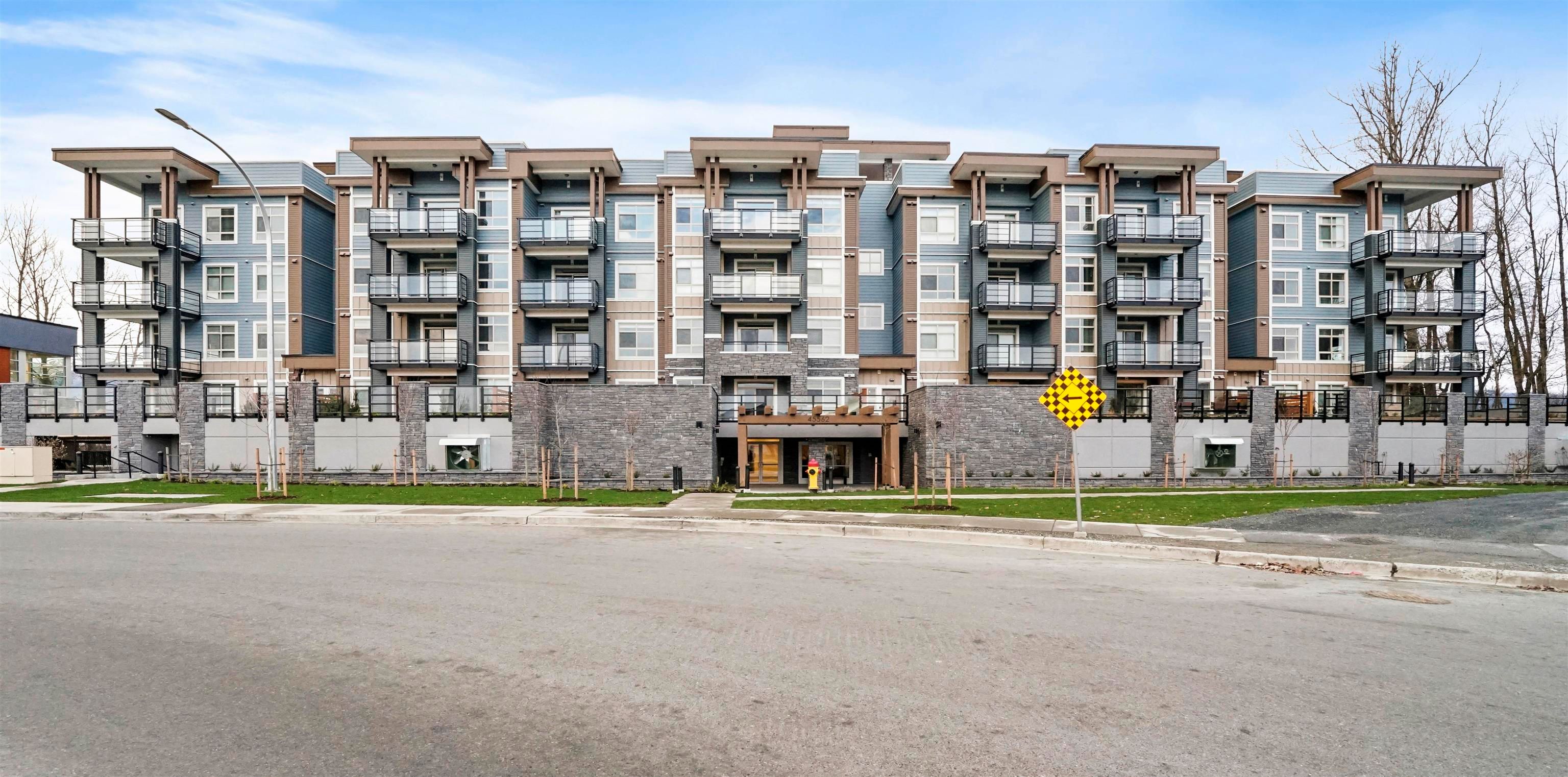 Main Photo: 207 45562 AIRPORT Road in Chilliwack: H911 Condo for sale in "Elliot" : MLS®# R2754376