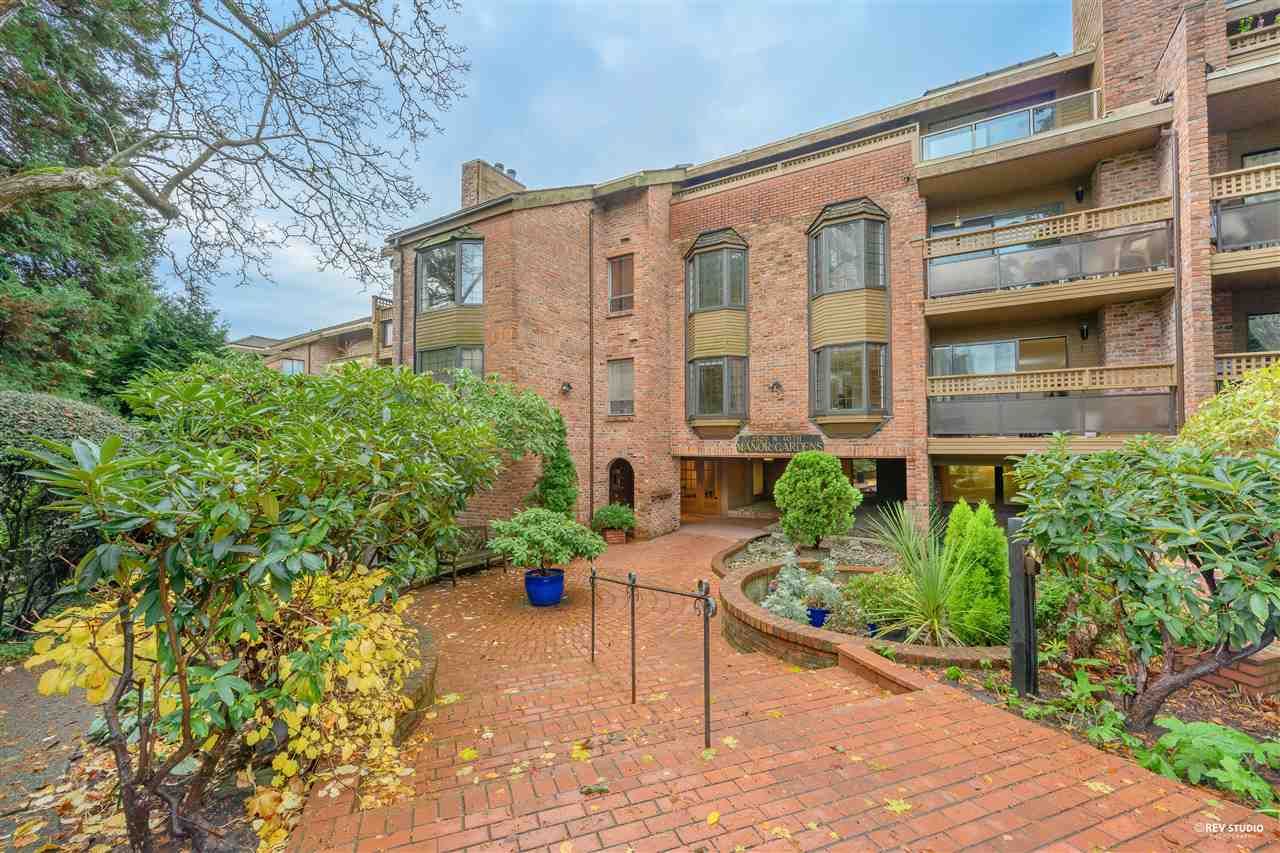 Main Photo: 309 2320 W 40TH Avenue in Vancouver: Kerrisdale Condo for sale in "Manor Gardens" (Vancouver West)  : MLS®# R2519001
