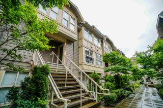 Photo 1: 216 2110 ROWLAND Street in Port Coquitlam: Central Pt Coquitlam Townhouse for sale in "Aviva On The Park" : MLS®# R2466337