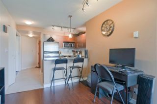 Photo 4: 804 833 AGNES Street in New Westminster: Downtown NW Condo for sale : MLS®# R2297979